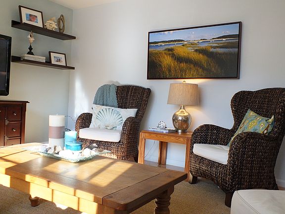 4th image of 12 Seagrass Cir
