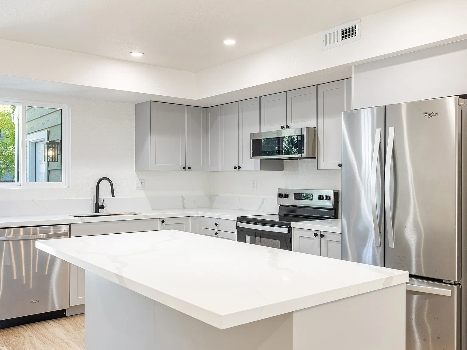 2 bed, 1120 sqft, $2,990 — Photo 4