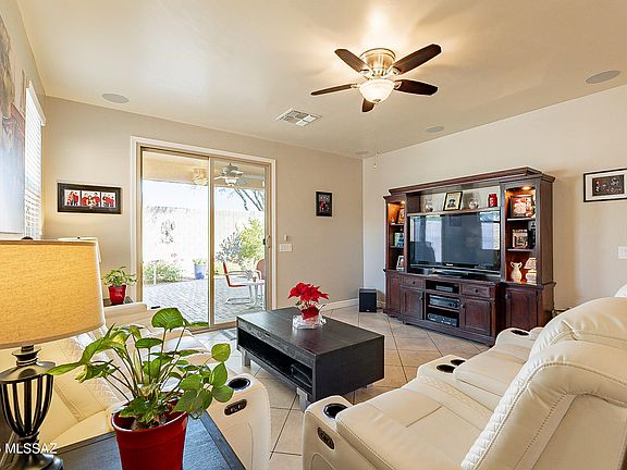 5th image of 1084 W Redlands Dr