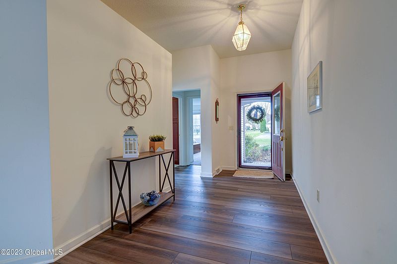 3rd image of 1 Newburry Court