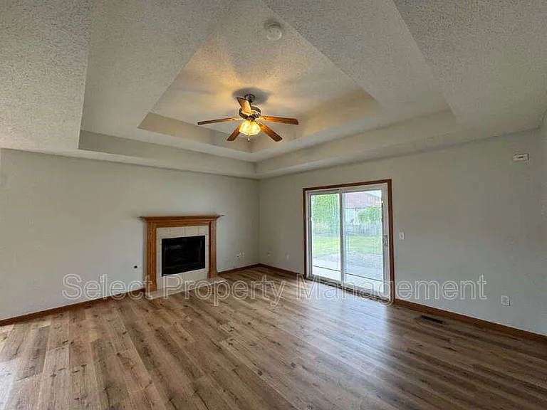 829 Willen Ln — Photo 2