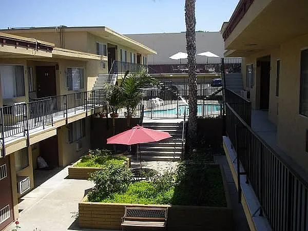 4841 Jessie Ave — Photo 1