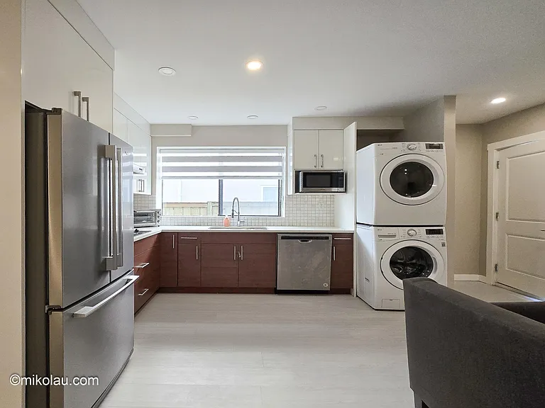 791X Wedgewood St — Photo 2
