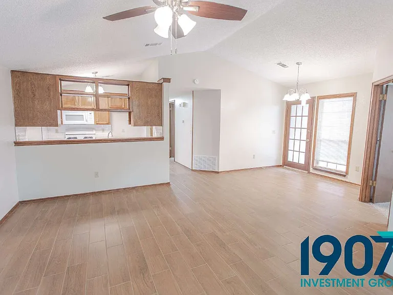 2102 Briarcliff Dr — Photo 7