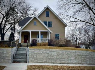 1105 Walnut St, Cedar Falls, IA 50613