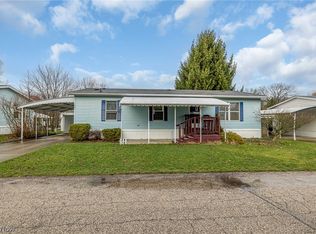 10 Corktree Dr, Olmsted Falls, OH 44138