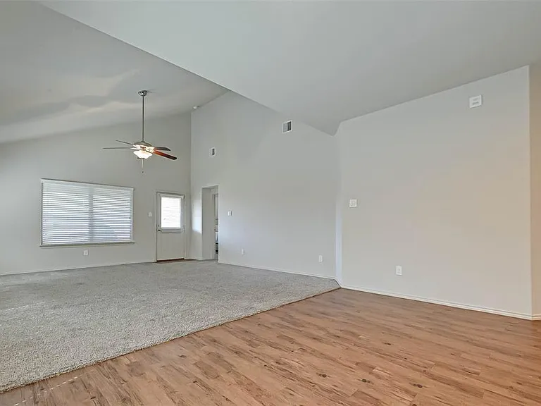 1415 Rodeo Cattle Ln — Photo 9