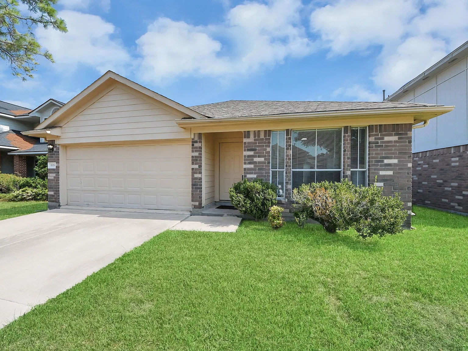 3 bed, 2.0 bath, 1589 sqft, $2,000 — Photo 4