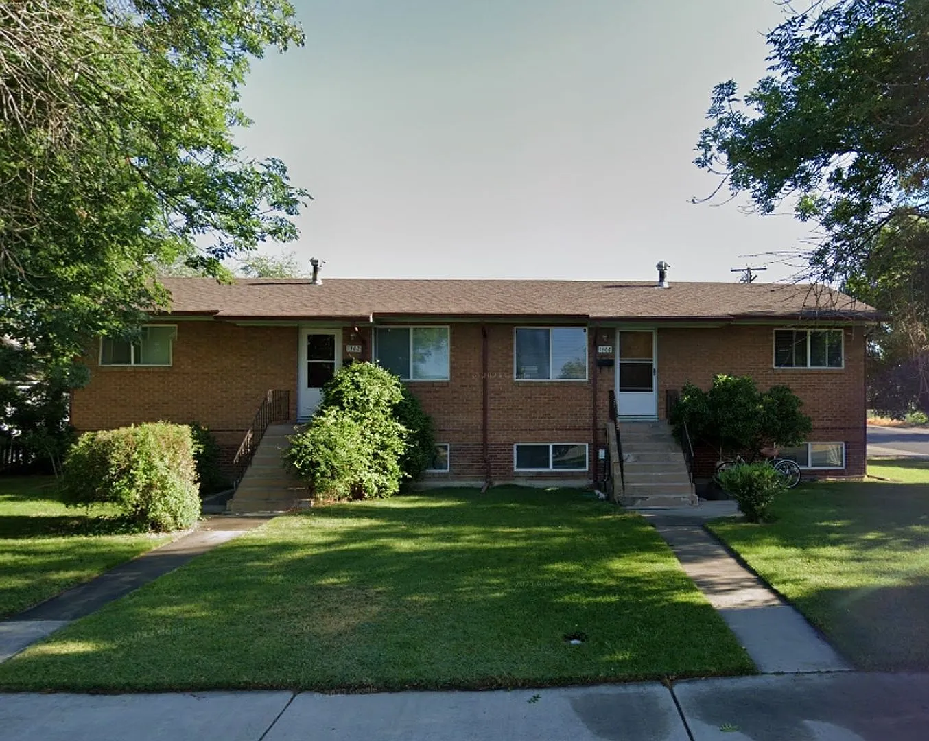 Charming 2 Bed, 1 Bath Apartment - Prime Location! — Photo 1