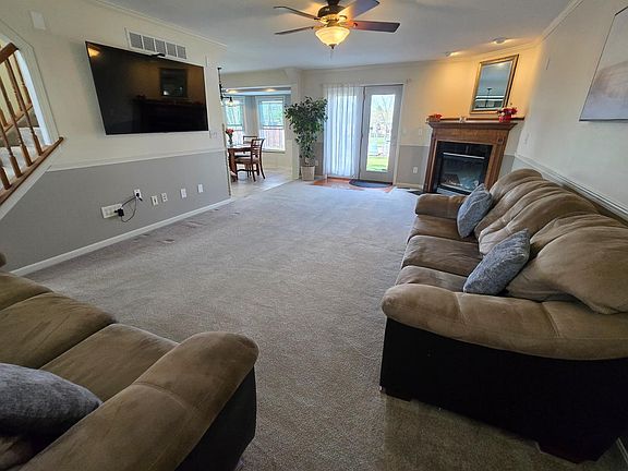 3rd image of 3840 Hickoryview Dr