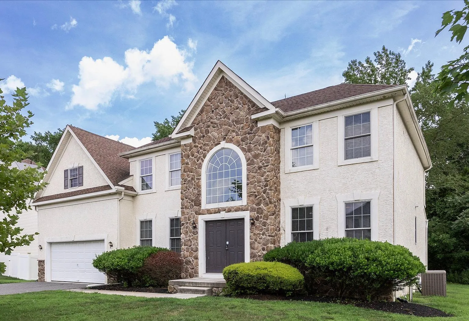 4 bed, 3.0 bath, 3573 sqft, $4,500 — Photo 1