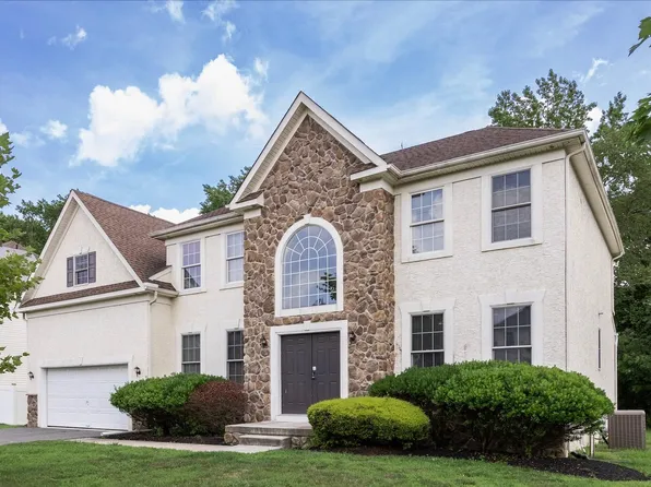 209 Peony Ln, Sewell, NJ 08080