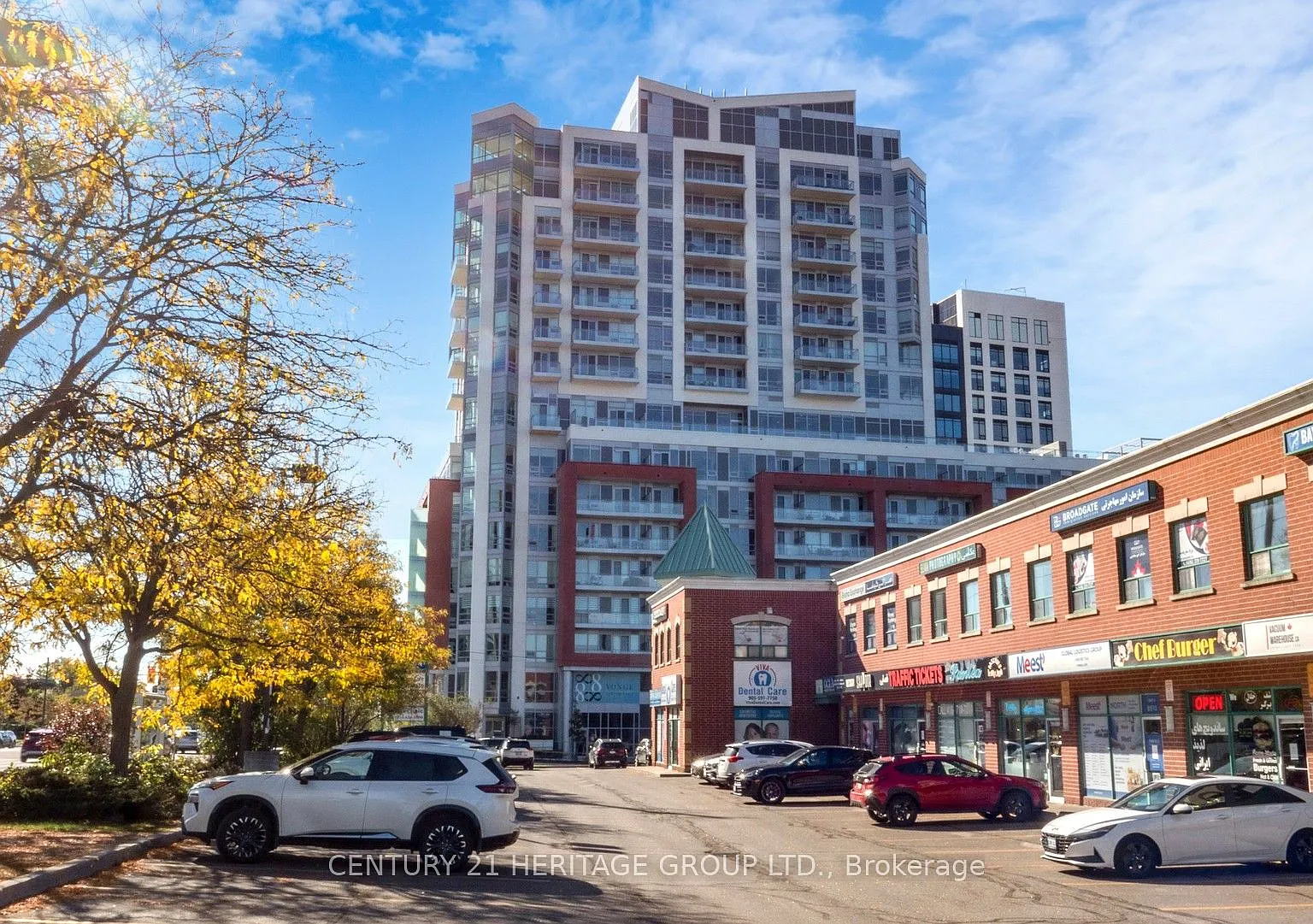 8888 Yonge Condos — Photo 1