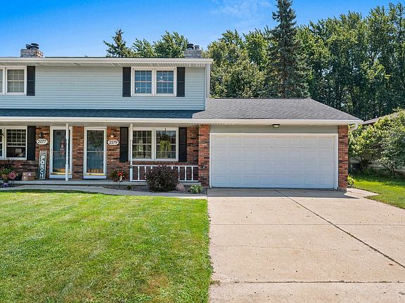 2nd image of 2179 Packerland Dr