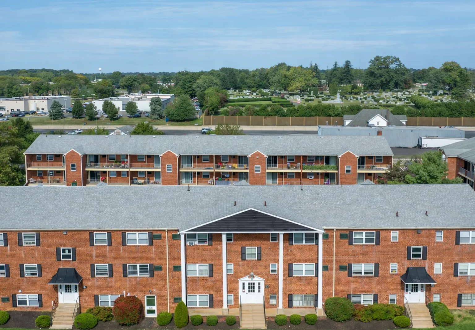 Colonial Point Apartments — Photo 3