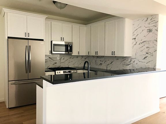 4th image of 204 Warren St #3