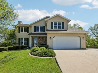 422 Oakwood Dr, Oregon, WI 53575