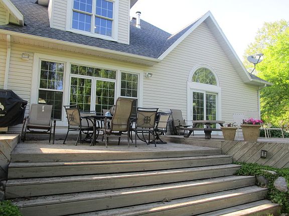 5th image of 2106 W River Dr