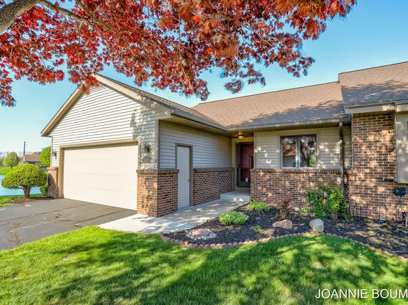 9066 Lakeview Ct, Zeeland, MI 49464