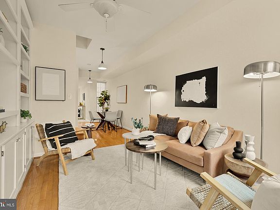 3rd image of 909 8th St NE