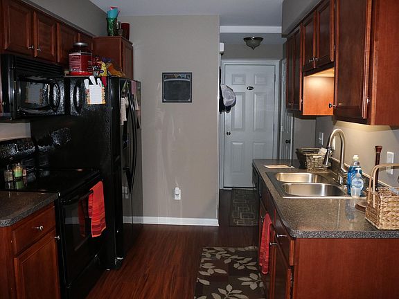 5th image of 4127 Stonebridge Dr #1