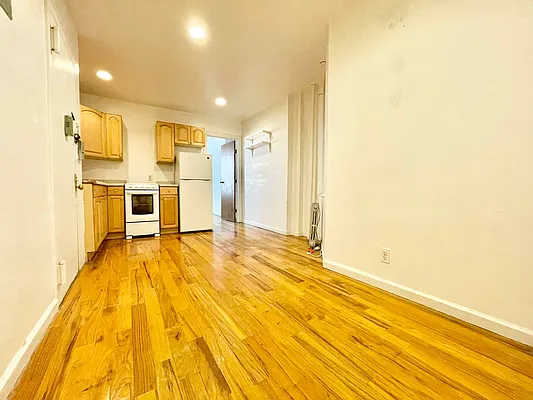 Rented by HOLTON REAL ESTATE INC. | media 3