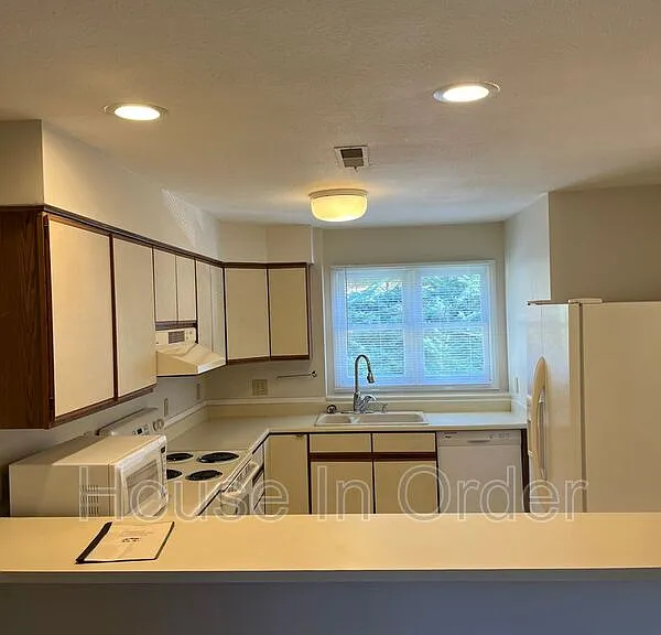 4 Timberlake Dr — Photo 4