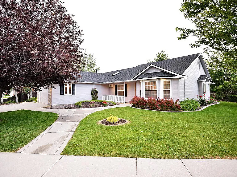 Absolutely stunning, fully remodeled 3 bedrooms, 2 bathrooms with a spacious office house in Meridian, Idaho