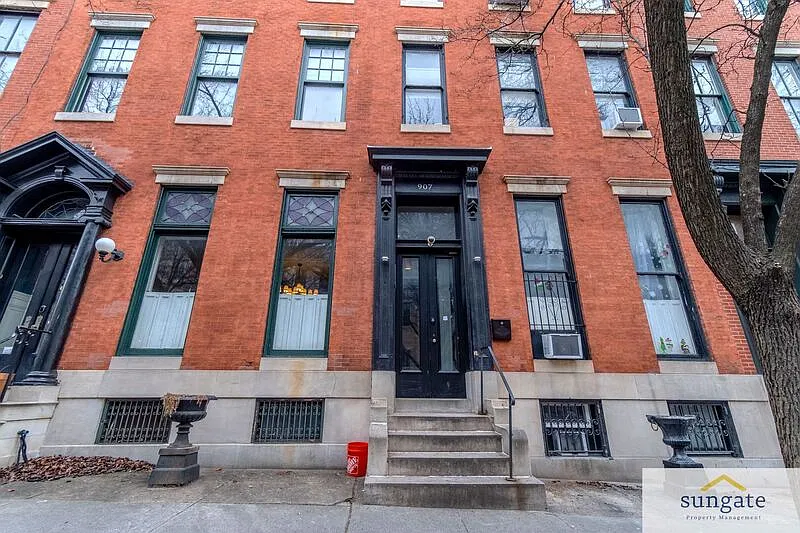 1 bed, 1.0 bath, 450 sqft, $1,000 — Photo 1