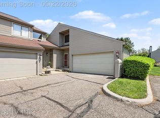 670 Camden Ct, Rochester, MI 48307
