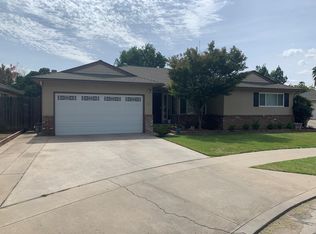 1055 E Vartikian Ave, Fresno, CA