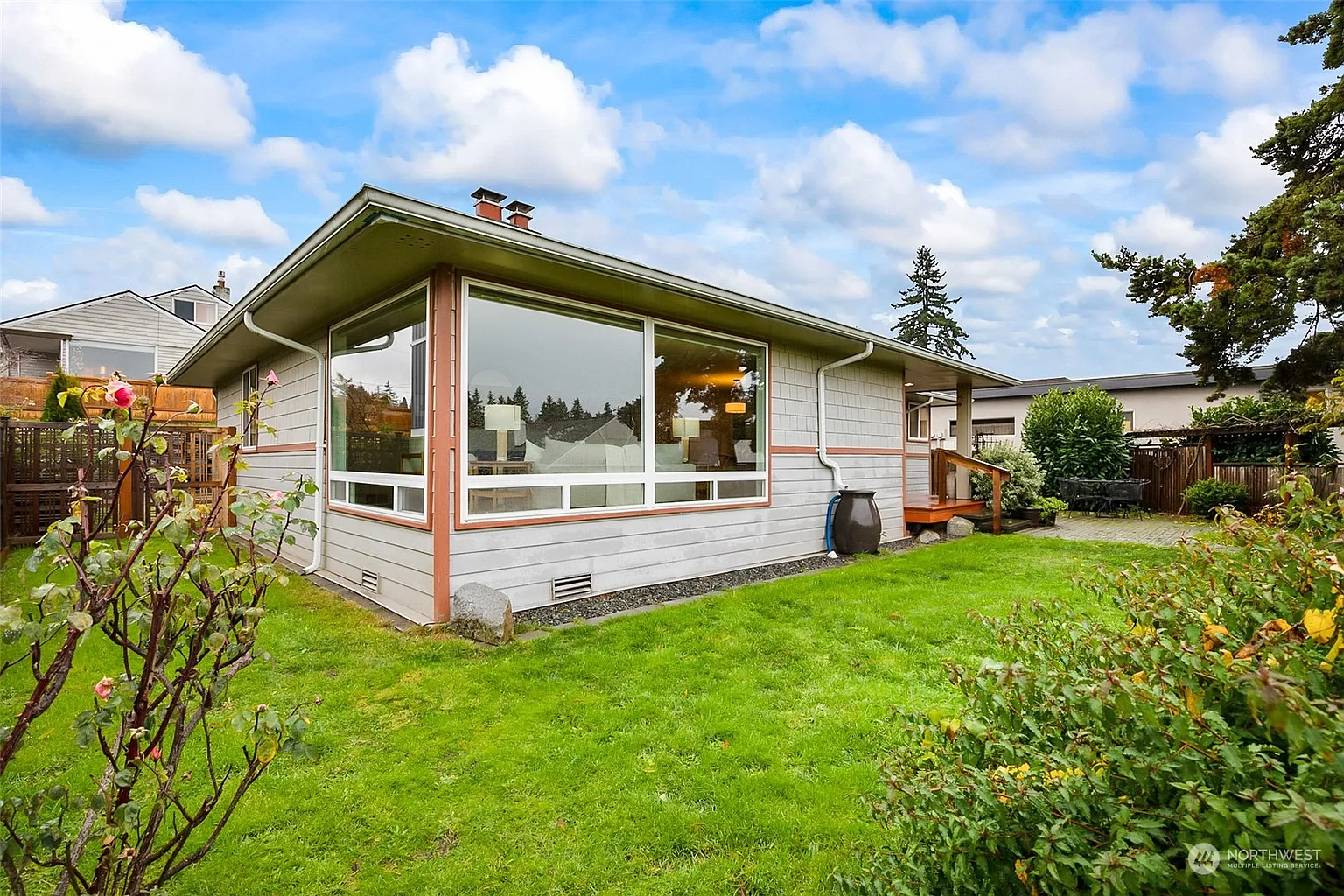 609 5th Avenue S photo 1