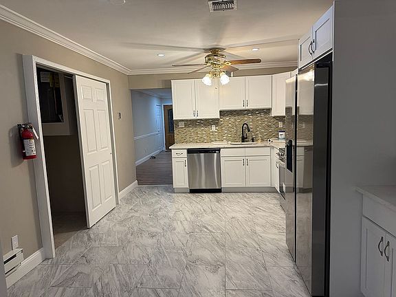 4th image of 80 Parkway Dr