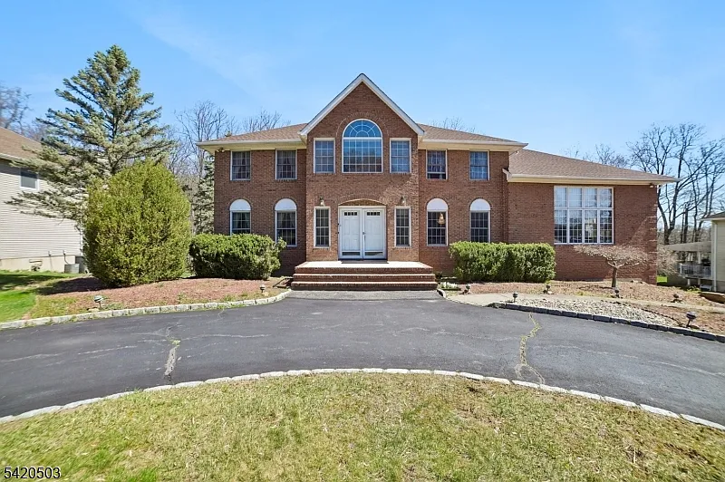 407 Mountain Way photo 1