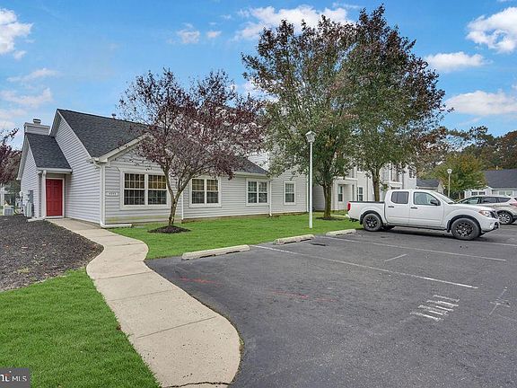 3rd image of 1112 Waters Edge Dr #12B