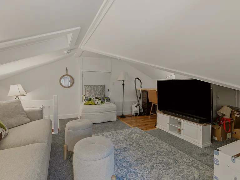 67 Perry St #5 — Photo 10
