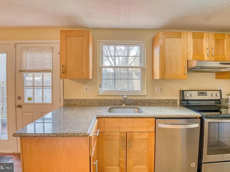 9220 Pinenut Ct — Photo 8