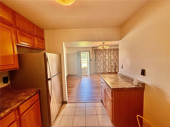 3rd image of 1315 W Division St