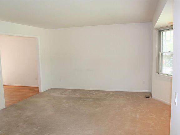5th image of 619 Ellen Ave