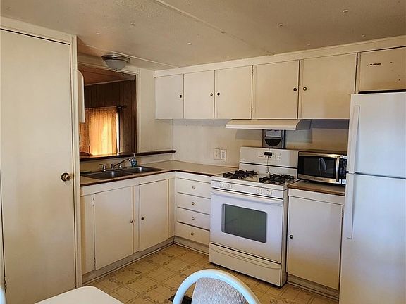 2nd image of 15940 Stoddard Wells Rd Space 30