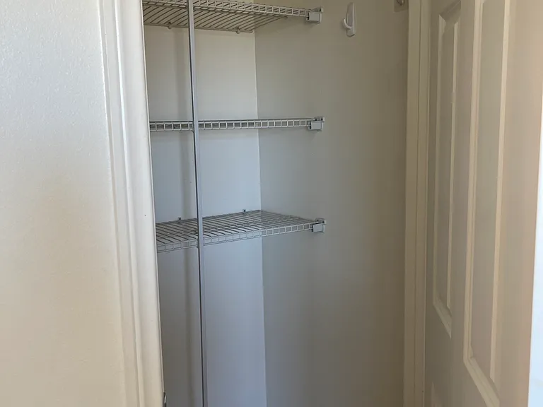 160 Yosemite Ave — Photo 21