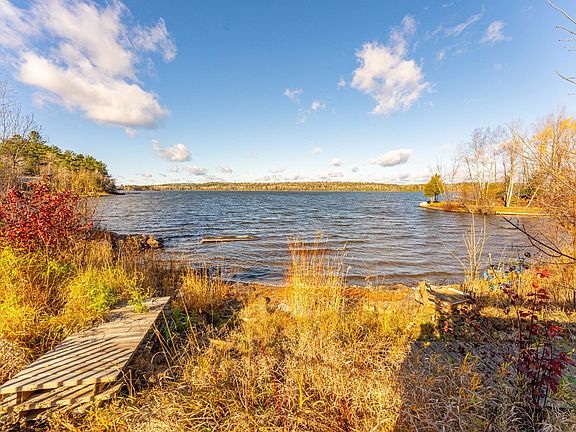 3rd image of 1471 N Pioneer Rd