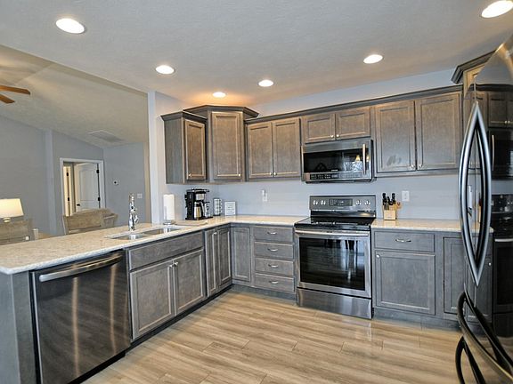 4th image of 5132 Hidden Lake Dr