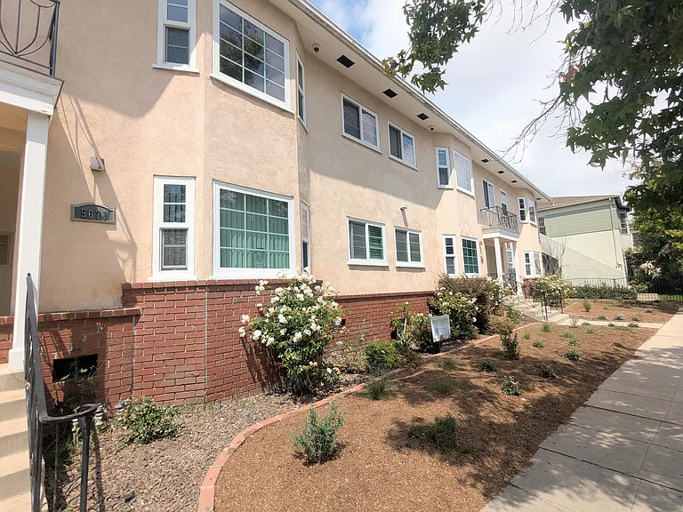5671 S San Vicente Blvd #D — Photo 13