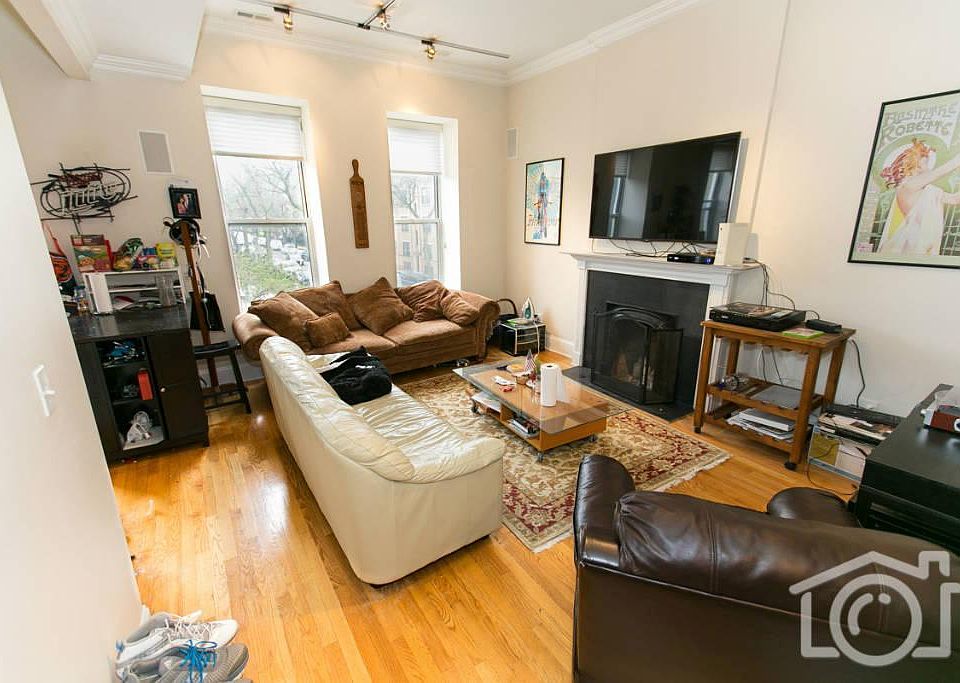 1st image of 456 W Armitage Ave #2R