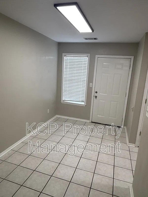 2 bed, 1.5 bath, $950 — Photo 4