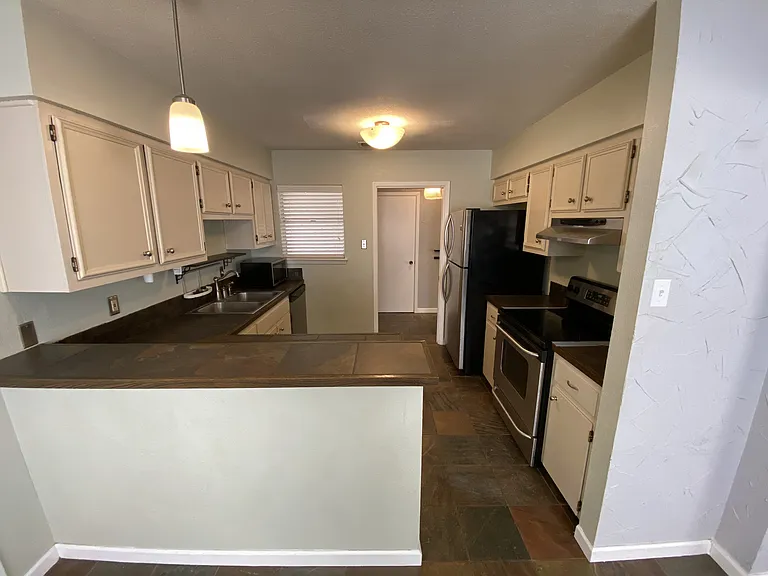 4318 Temple Hl — Photo 6