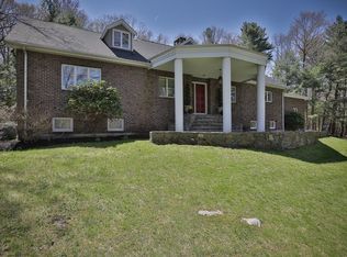 24 W Tapley Rd, Lynnfield, MA 01940