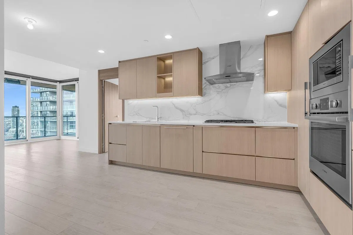 4880 Lougheed Highway Burnaby — Photo 2