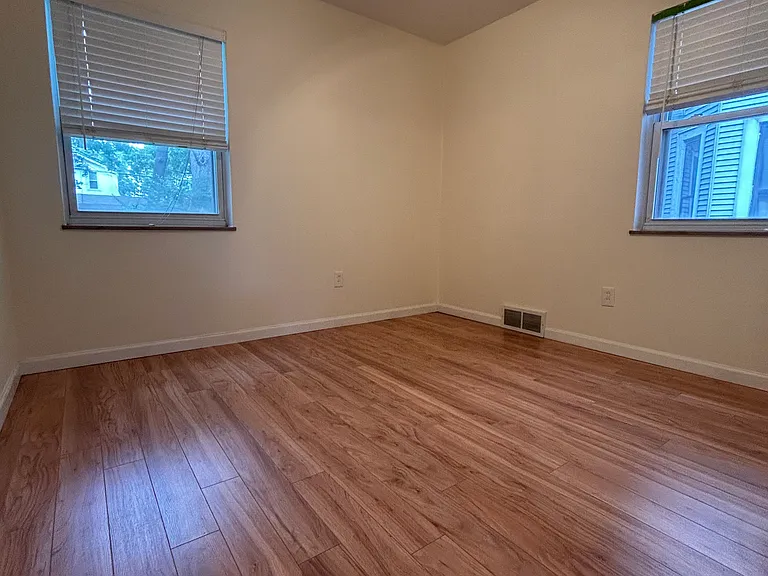 6125 Victoria Ave — Photo 12